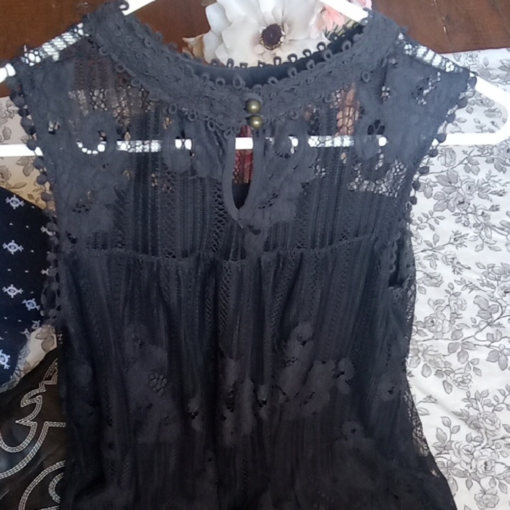 Pretty Black Lace  Top - Picture 3 of 16